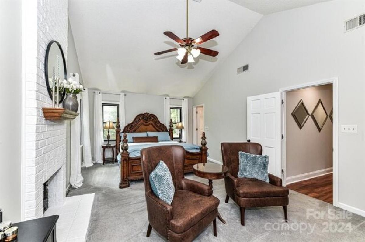 Casa de 4 dormitorios en Concord, USA No. 247272