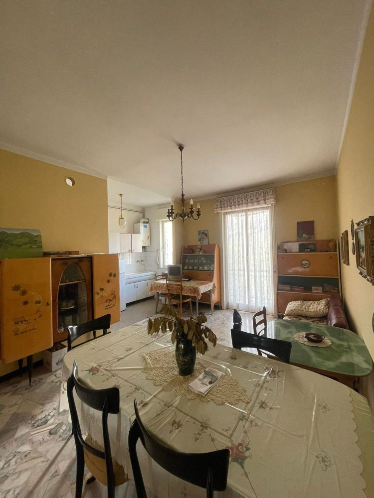 2 Schlafzimmer Wohnung in Genoa, Italy, Nr. 327476