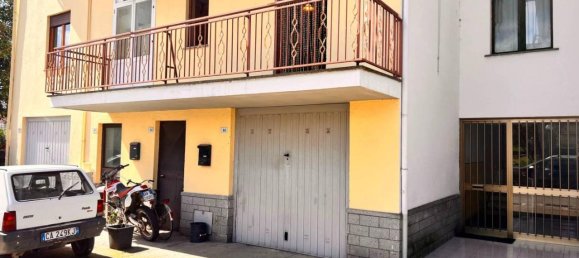 4 rooms Apartment in Capodimonte, Italy No. 33018 2