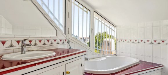 8 bedrooms Villa in Cagnes-sur-Mer, France No. 650 2