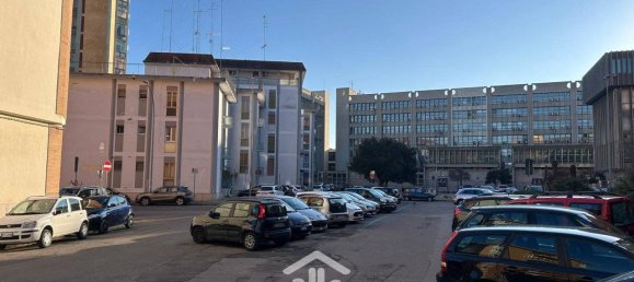 Квартира с 3 спальнями в Лечче, Италия № 167651 2