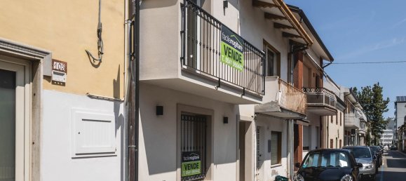 8 rooms House in Cattolica, Italy No. 306425 26