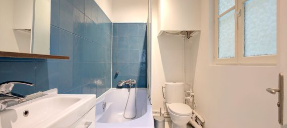 Studio in Paris, France No. 362730 8