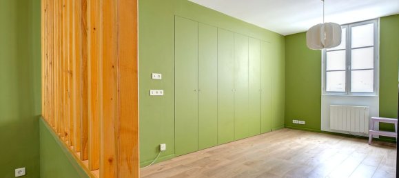 Studio in Paris, France No. 362730 2