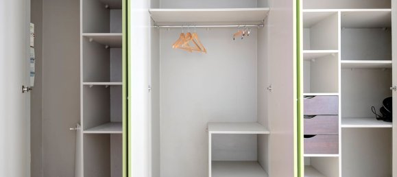 Studio in Paris, France No. 362730 10