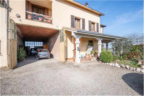 4 bedrooms House in Poviglio, Italy No. 289478