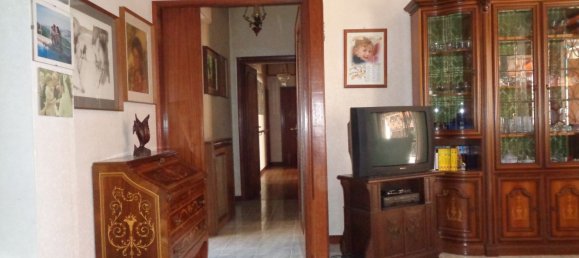 5 rooms Apartment in Rome, Italy No. 197377 3