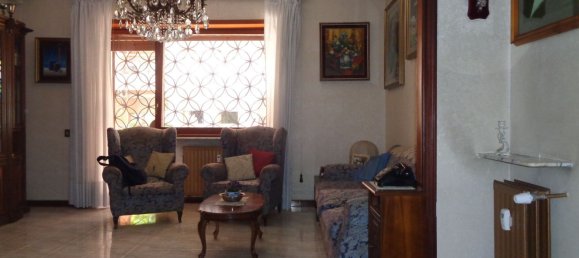 5 rooms Apartment in Rome, Italy No. 197377 2