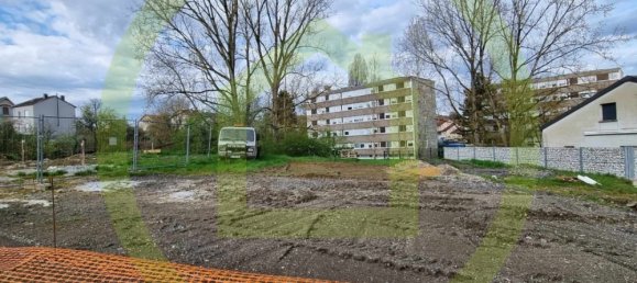 Terreno en Mont-Saint-Martin, France No. 67107 2