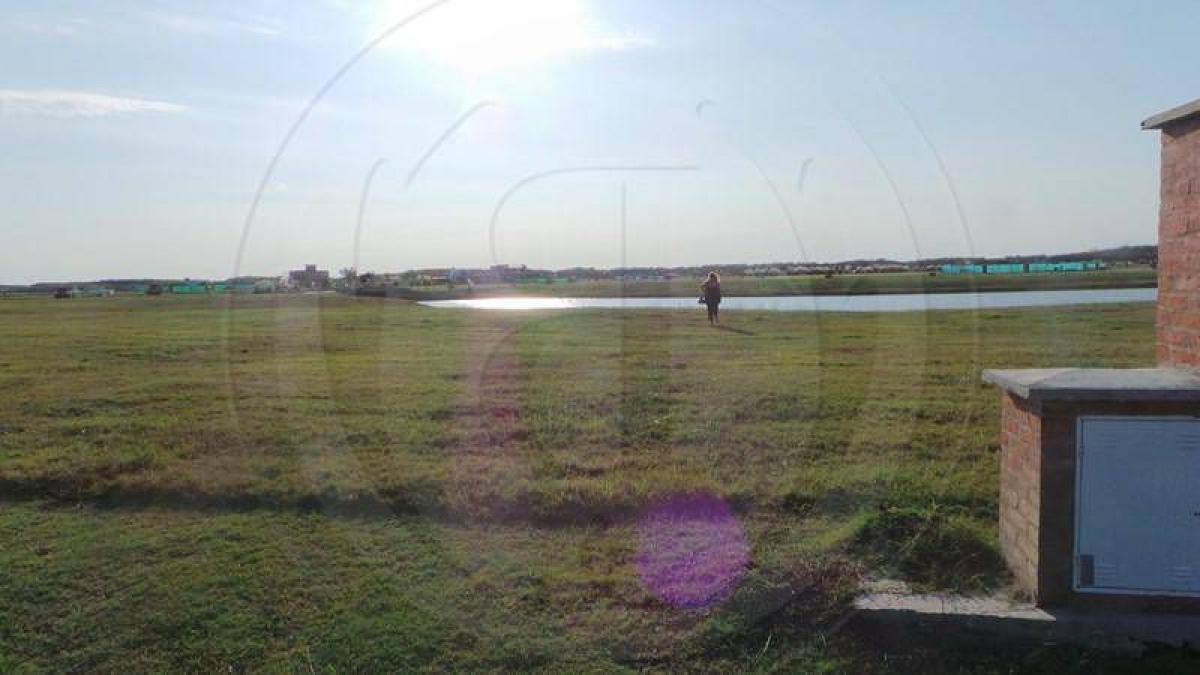  Land in Escobar, Argentina No. 115477