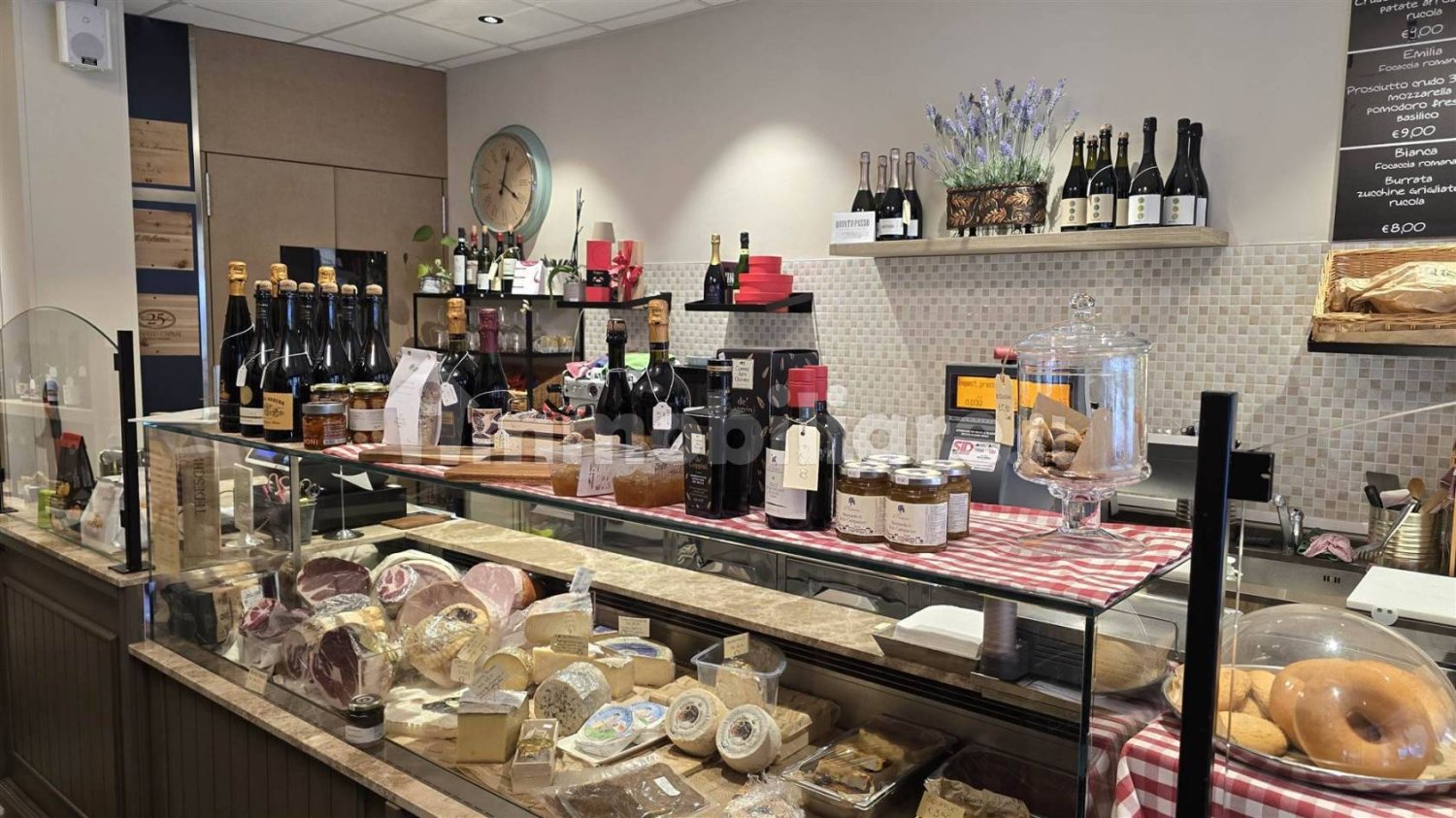 Imóvel comercial de 2 divisões em Reggiolo, Italy N.º 226887