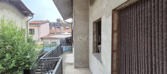 4 rooms House in Figino Serenza, Italy No. 306748 10