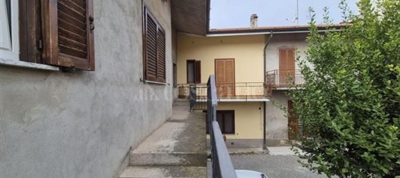 4 rooms House in Figino Serenza, Italy No. 306748 9