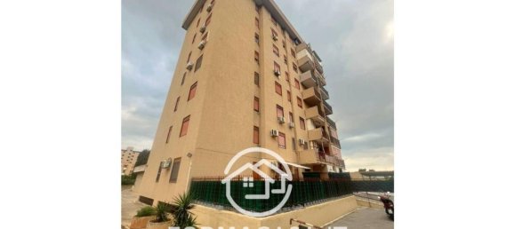 3 rooms Apartment in Palermo, Italy No. 72205 3