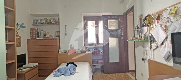 3 Schlafzimmer Haus in Cocquio-Trevisago, Italy, Nr. 291203 30