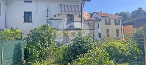 3 Schlafzimmer Haus in Cocquio-Trevisago, Italy, Nr. 291203 4