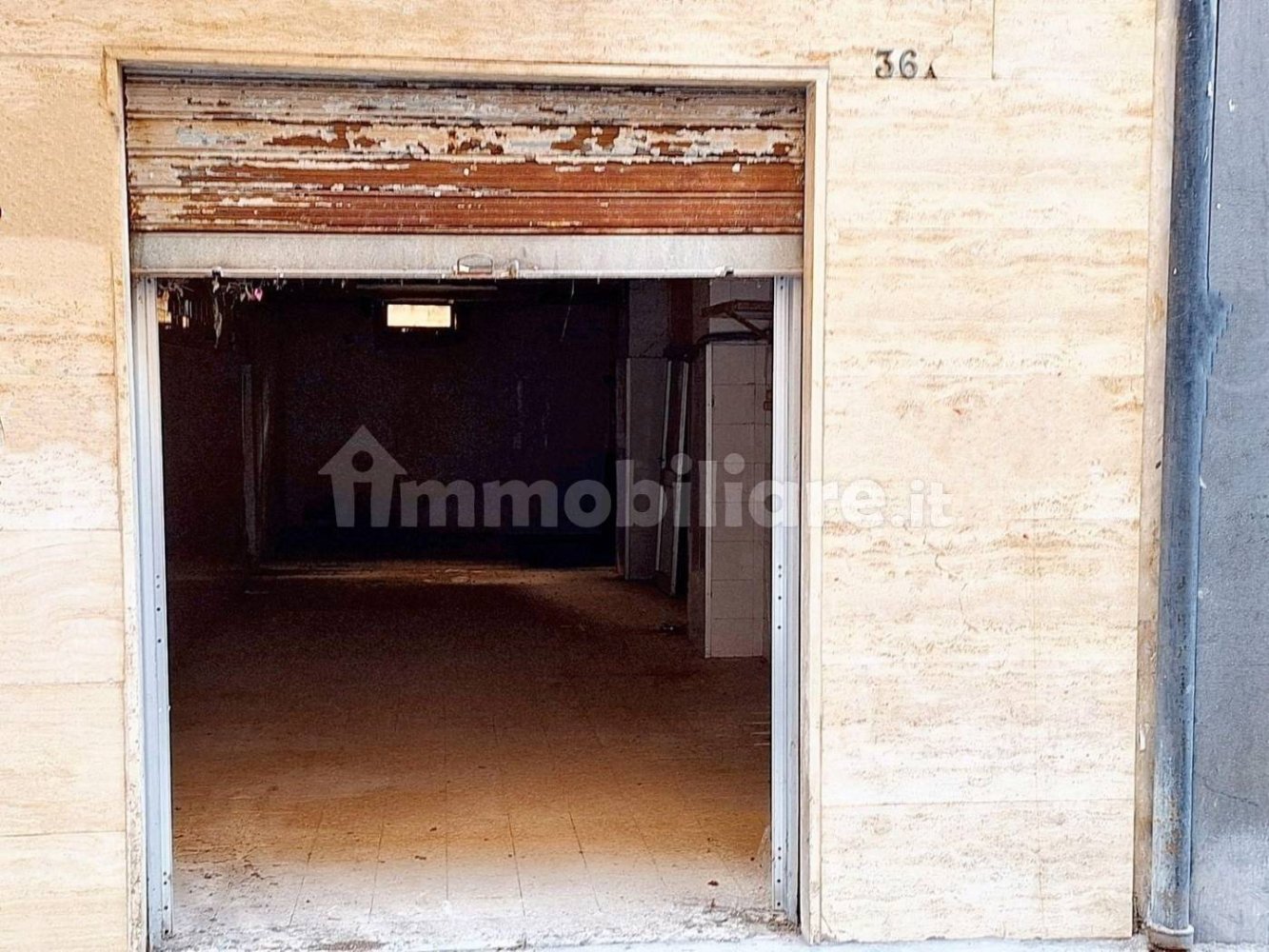 Entrepôt à Bari, Italy 96m² No. 103750