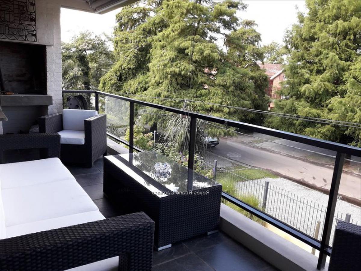 3 bedrooms Apartment in Montevideo, Uruguay No. 5333