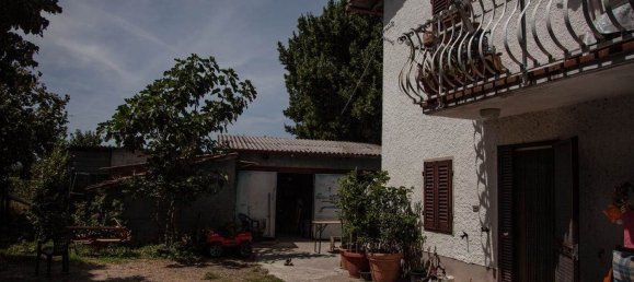 Casa de 10 habitaciónes en Montecarlo, Italy No. 12638 12