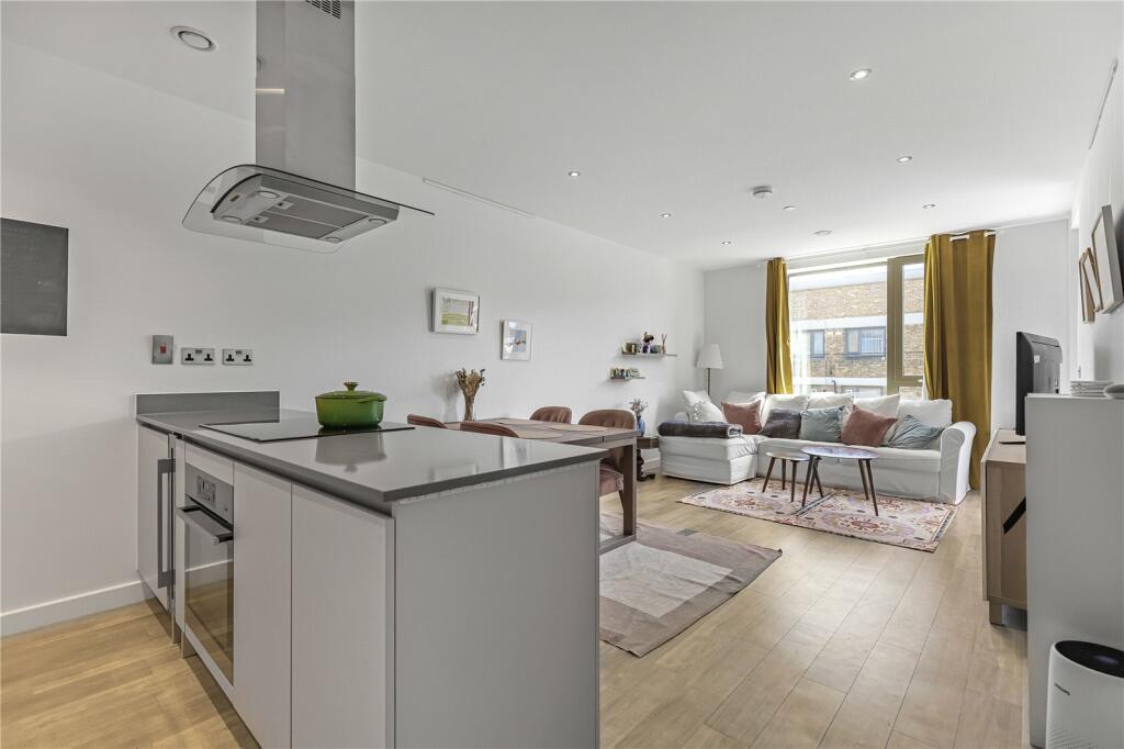 2 bedrooms Apartment in London, United Kingdom No. 12771