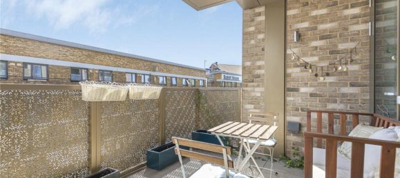 2 bedrooms Apartment in London, United Kingdom No. 12771 2