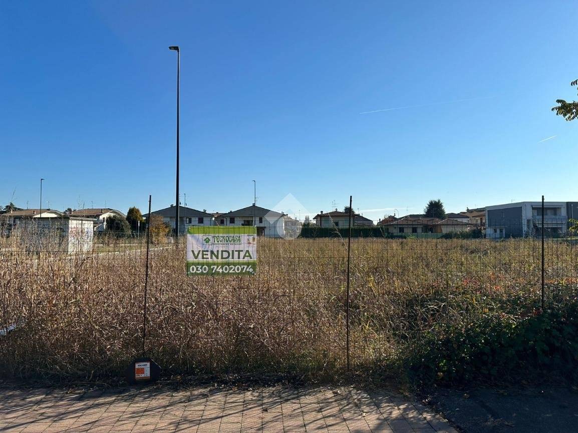 Grundstück in Palazzolo sull'Oglio, Italy 2374m², Nr. 127497