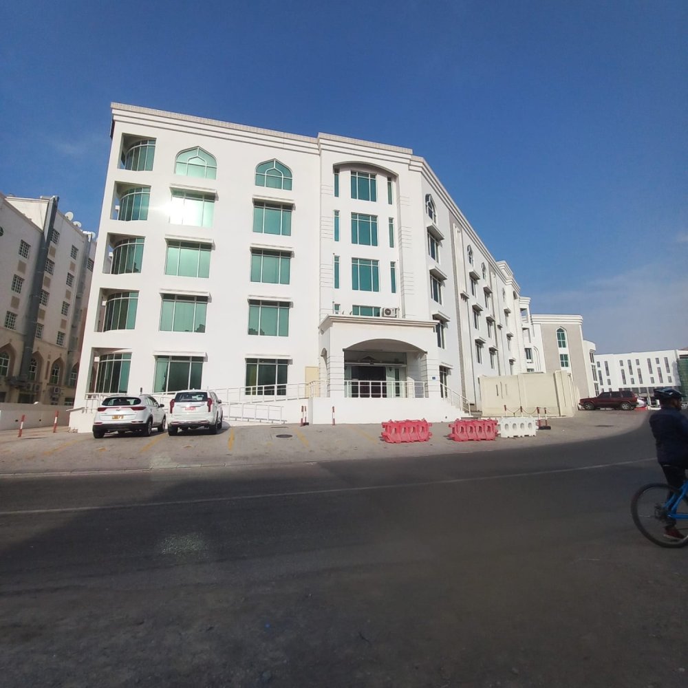 Hotel en Madinat as'Sultan Qaboos, Oman 300 m² No. 1340