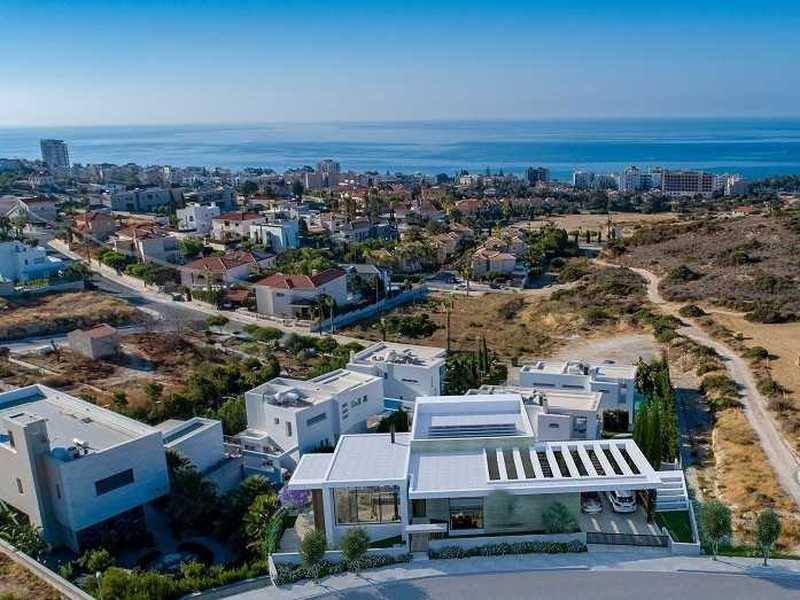 Propiedad comercial de 4 dormitorios en Agios Tychonas, Cyprus No. 6567