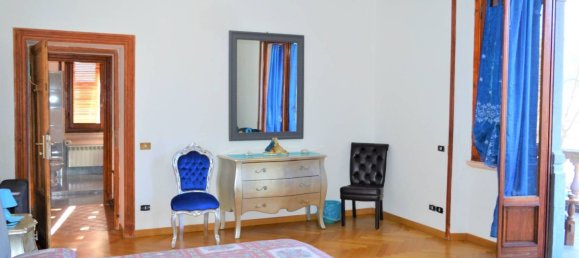 Вилла с 9 комнатами в Ченджо, Италия № 9850 27