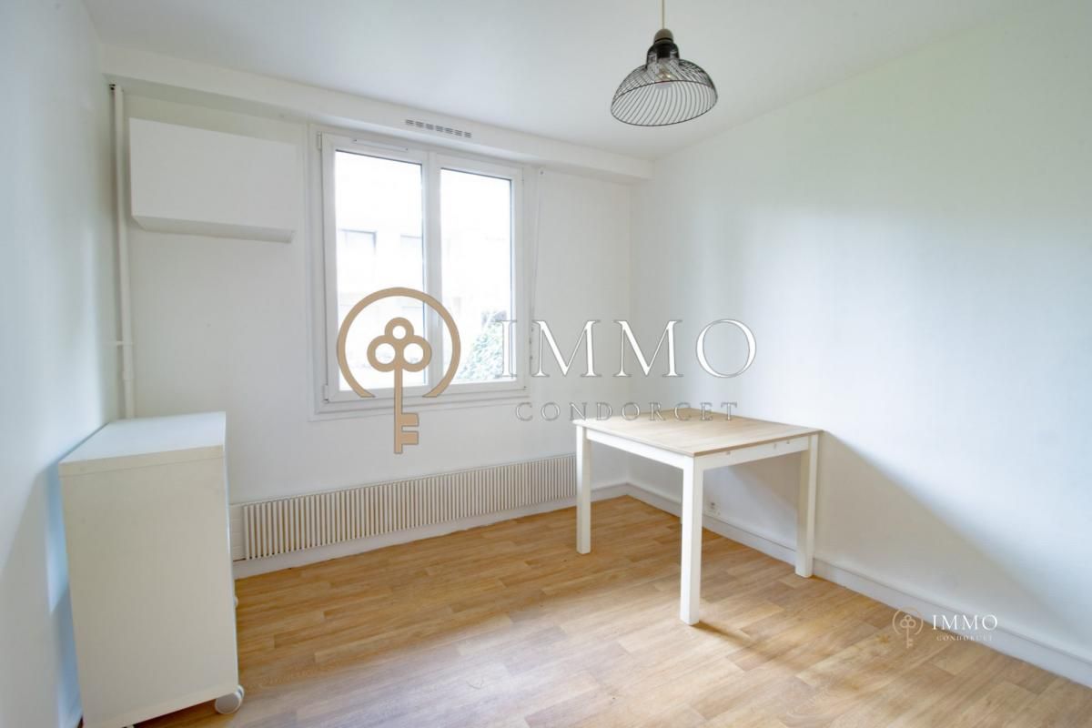 1 bedroom Apartment in Bourg-la-Reine, France No. 148176