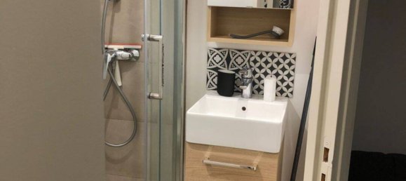 Studio in Paris, France No. 334197 8