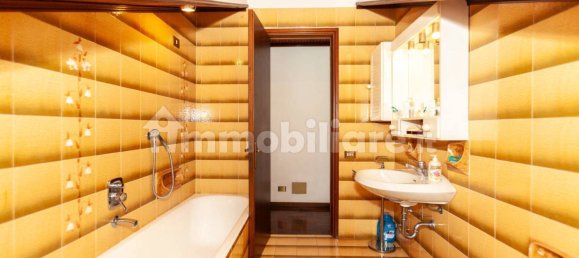 Apartamento T3 em Locate Varesino, Italy N.º 68445 23