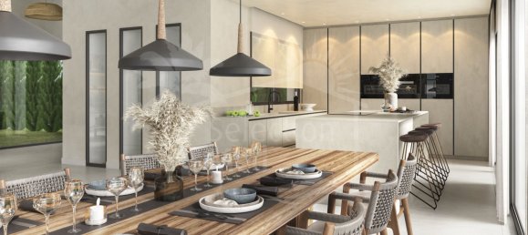 5 bedrooms Villa in Estepona, Spain No. 33371 2