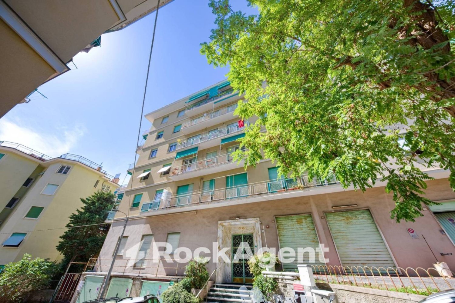 2 bedrooms Apartment in Genoa, Italy No. 401644