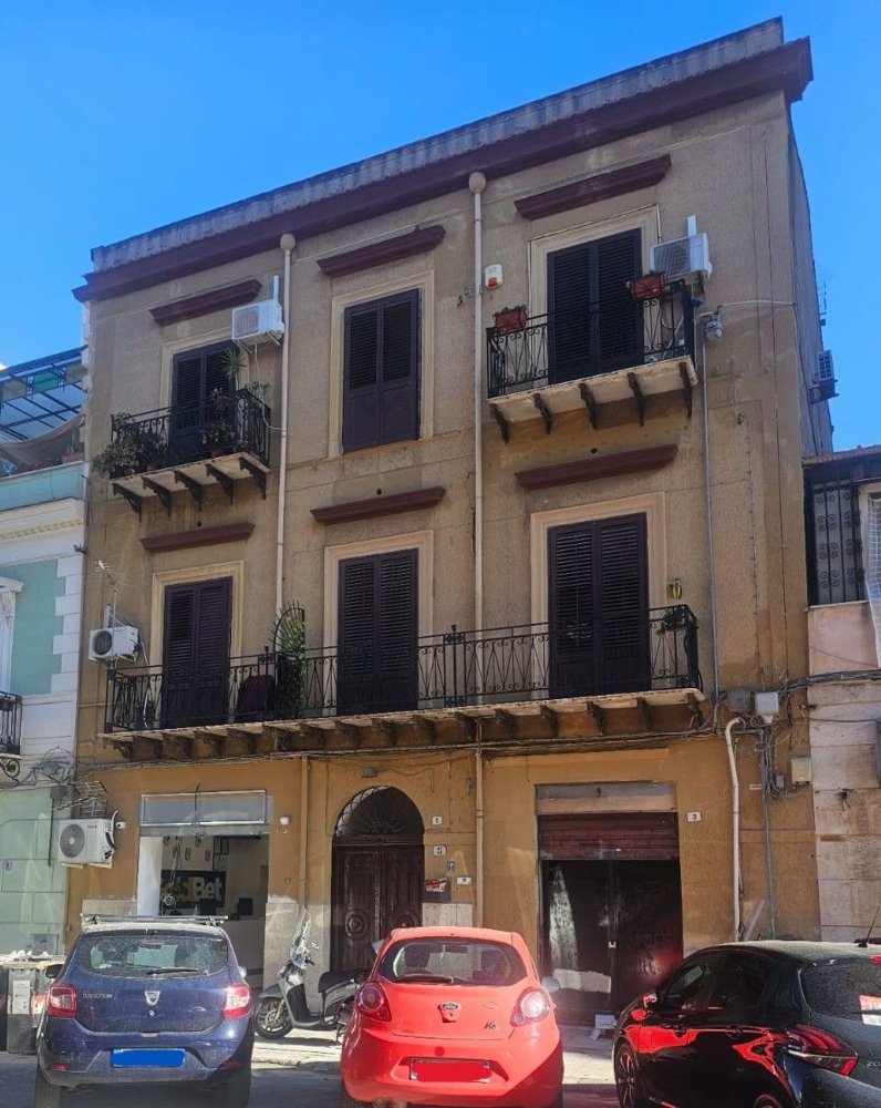 Apartamento de 3 dormitorios en Palermo, Italy No. 360030