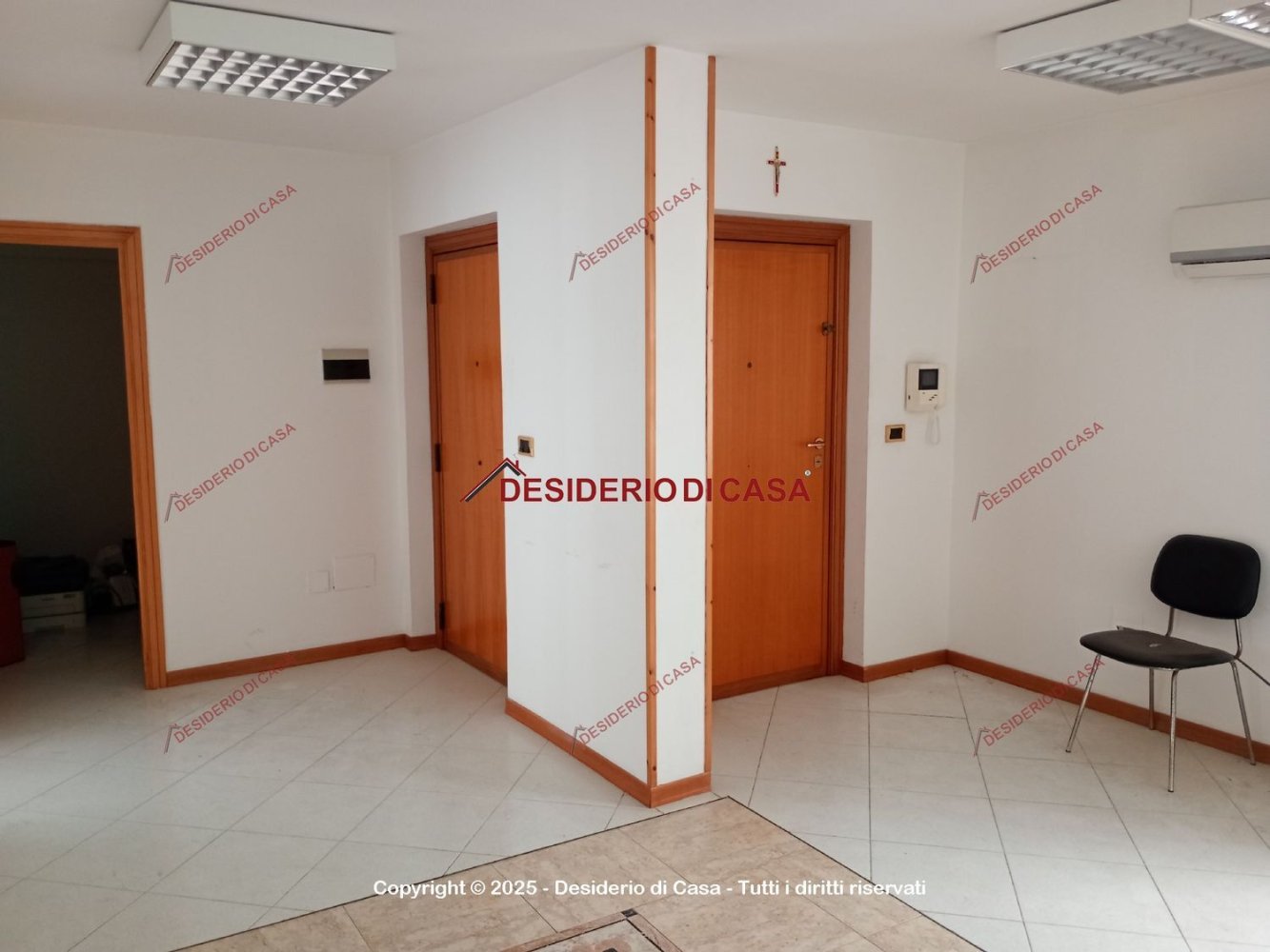 Oficina en Palermo, Italy 70 m² No. 295601