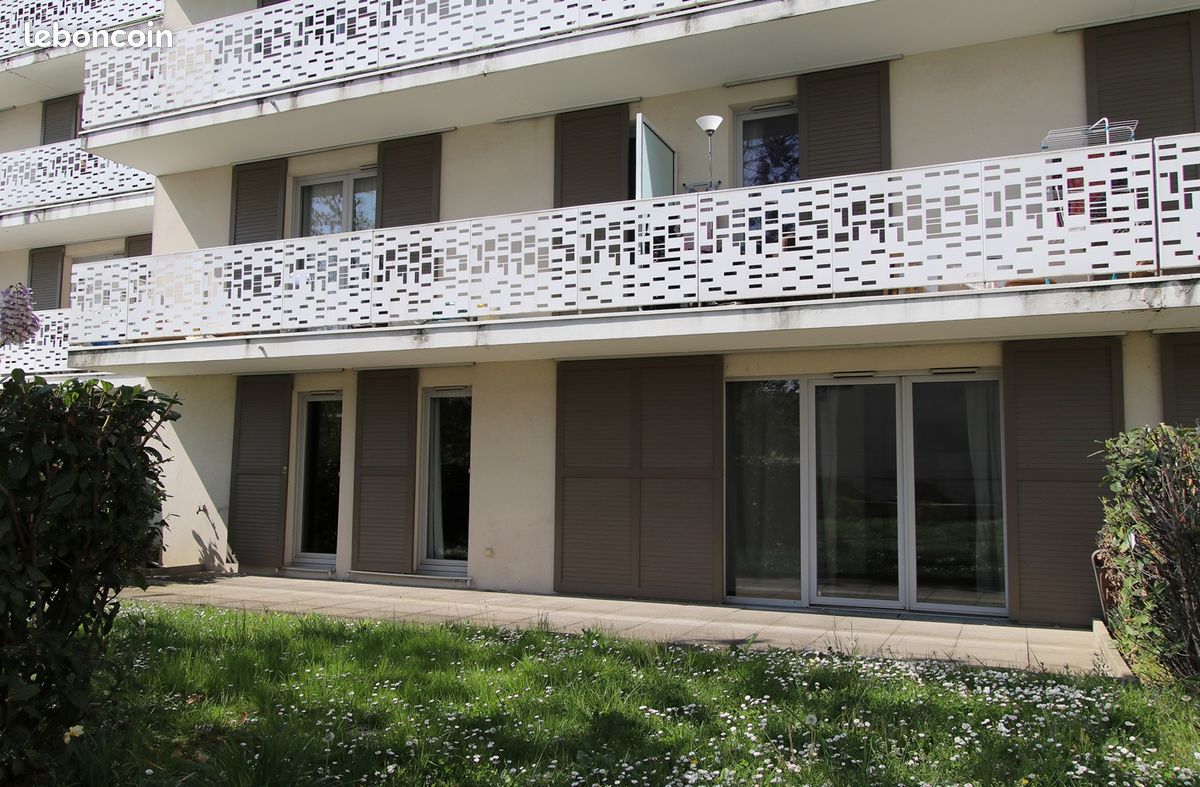 2 chambres Appartement à Le Bourget, France No. 305628