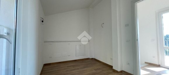 4 rooms House in Massa, Italy No. 18371 30