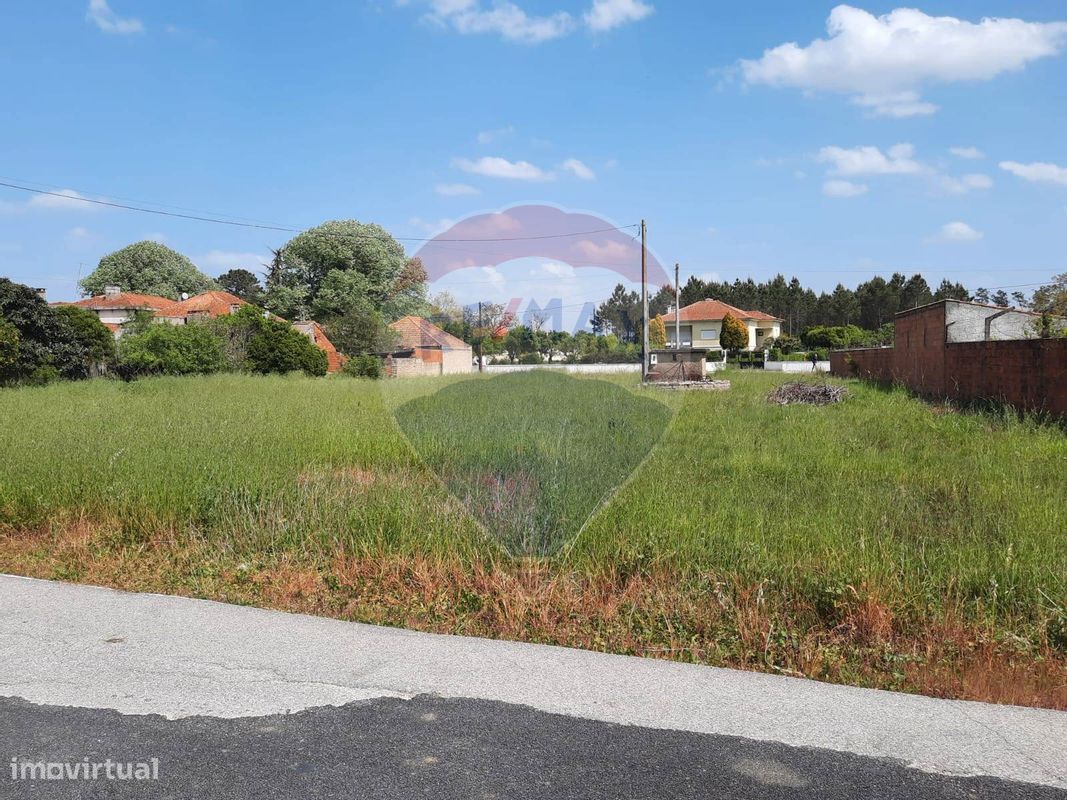 Земельный участок 2100м² в Виларинью ду Байру, Португалия № 72476