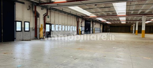 Entrepôt à Carnate, Italy 5000m² No. 340515 2
