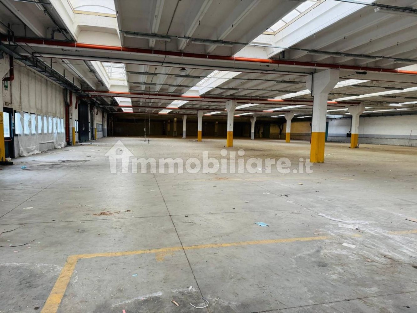 Entrepôt à Carnate, Italy 5000m² No. 340515
