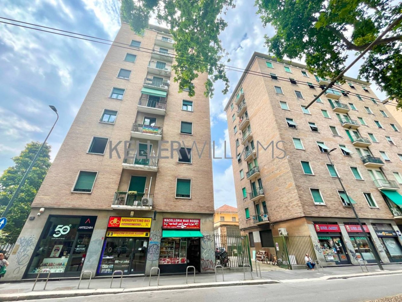 1 room Commercial property in Milan, Italy No. 337512