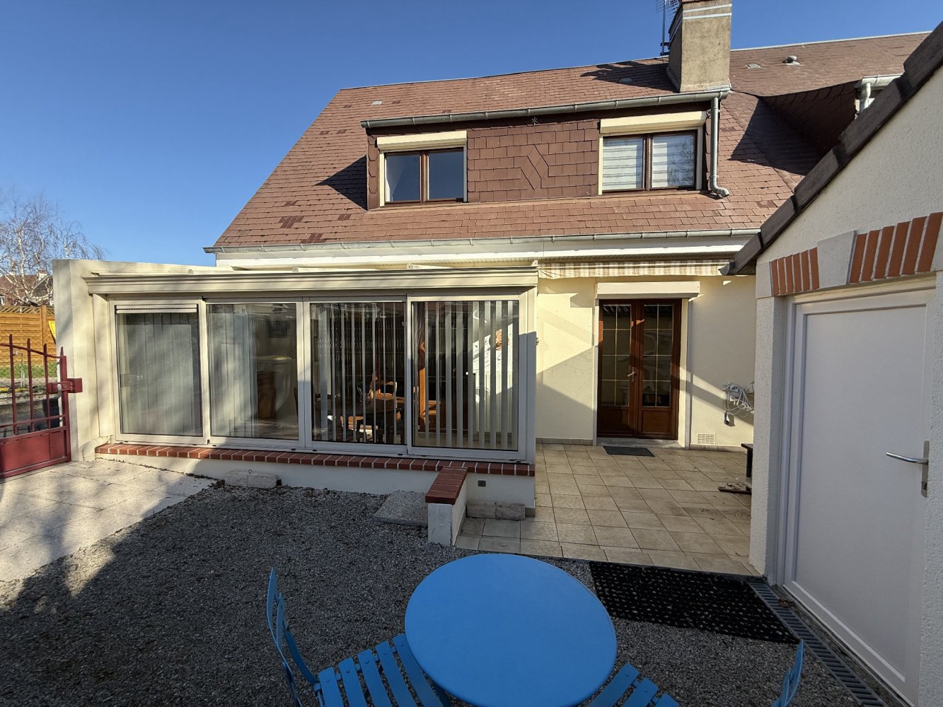 4 bedrooms House in Checy, France No. 39056