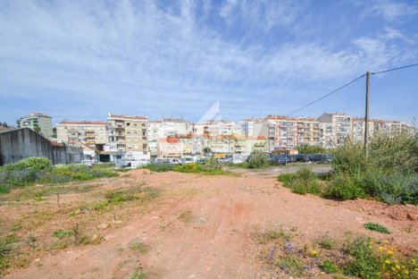 Terreno en Odivelas, Portugal 14920 m² No. 70406