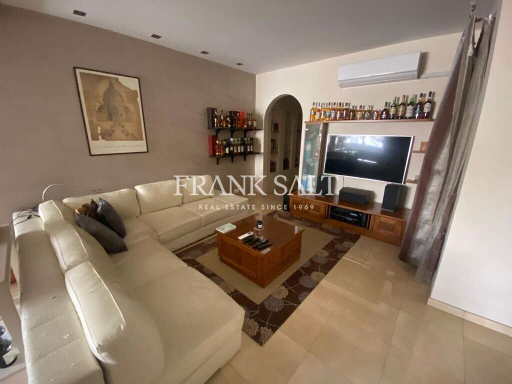 Мезонет с 2 спальнями в Корми, Мальта № 10559