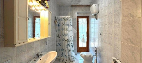 2 bedrooms Villa in Sermoneta, Italy No. 301205 4