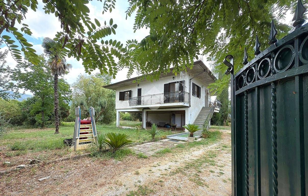 2 bedrooms Villa in Sermoneta, Italy No. 301205