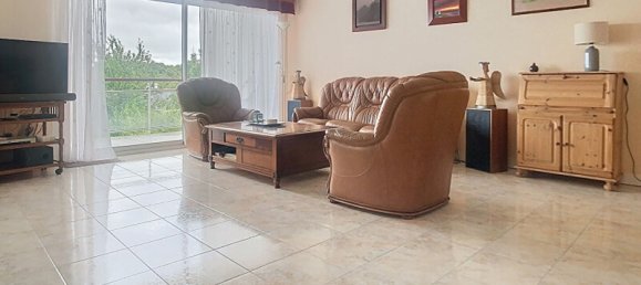 1 bedroom Apartment in Auray, France No. 281706 2