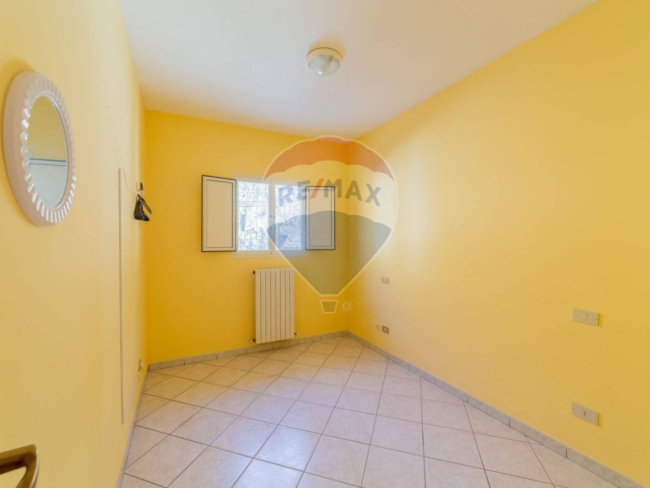 12 rooms Commercial property in Pacentro, Italy No. 346093