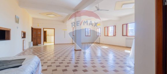 12 rooms Commercial property in Pacentro, Italy No. 346093 3